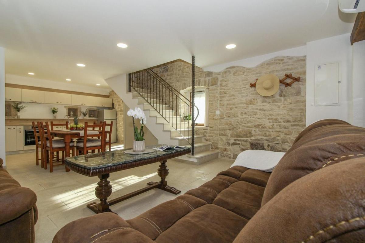 Villa Olea In Barat - Haus Fuer 6-8 Personen Kanfanar Bagian luar foto