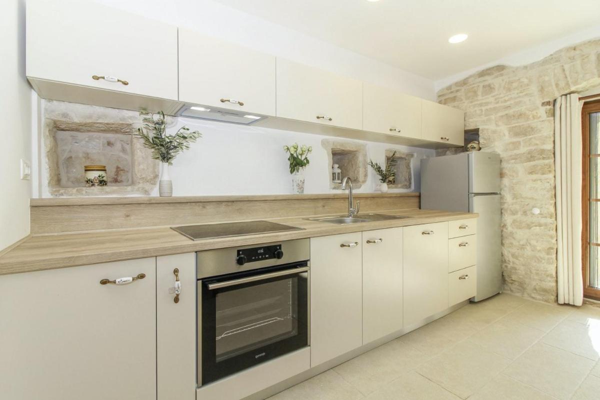 Villa Olea In Barat - Haus Fuer 6-8 Personen Kanfanar Bagian luar foto