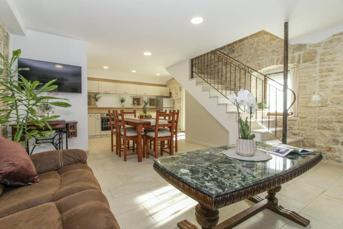 Villa Olea In Barat - Haus Fuer 6-8 Personen Kanfanar Bagian luar foto