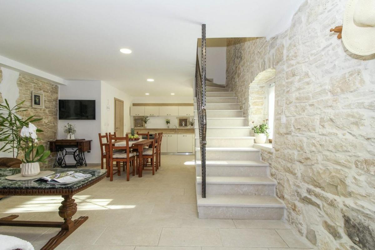 Villa Olea In Barat - Haus Fuer 6-8 Personen Kanfanar Bagian luar foto