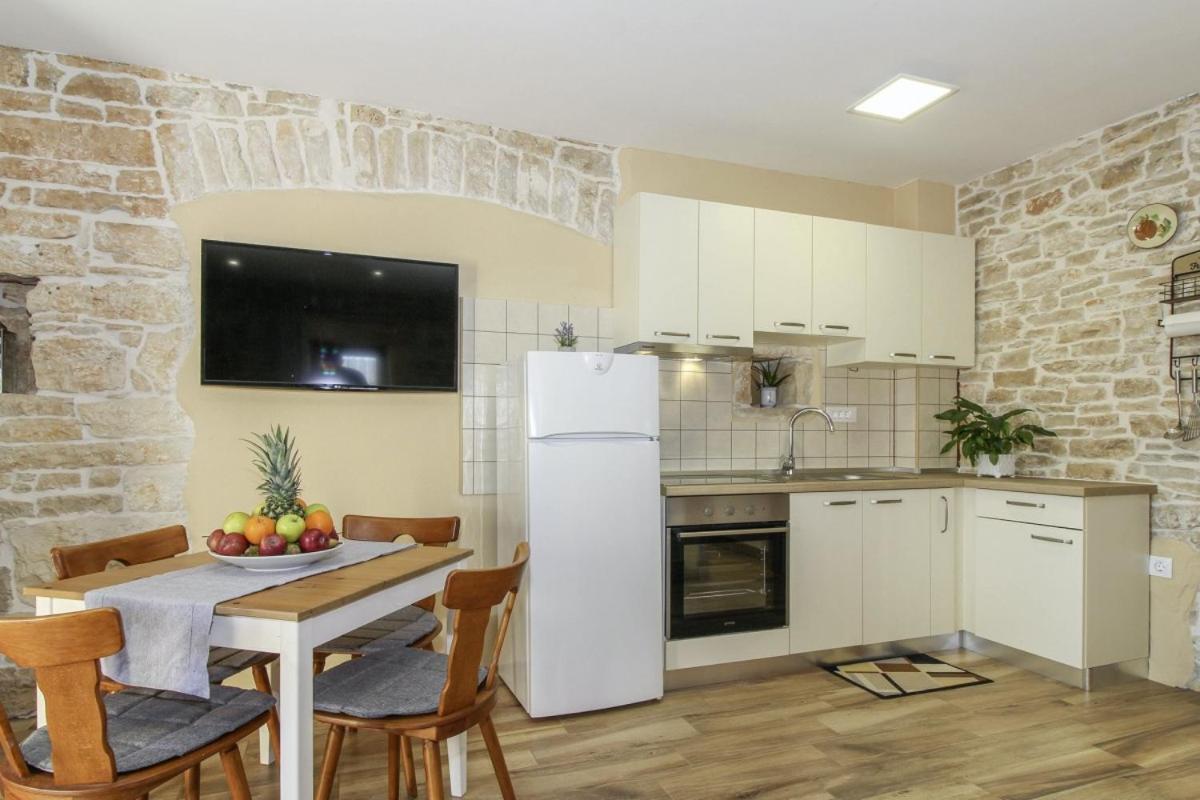 Villa Olea In Barat - Haus Fuer 6-8 Personen Kanfanar Bagian luar foto