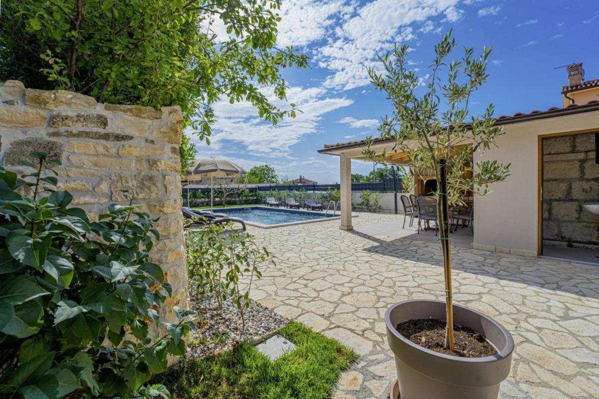 Villa Olea In Barat - Haus Fuer 6-8 Personen Kanfanar Bagian luar foto