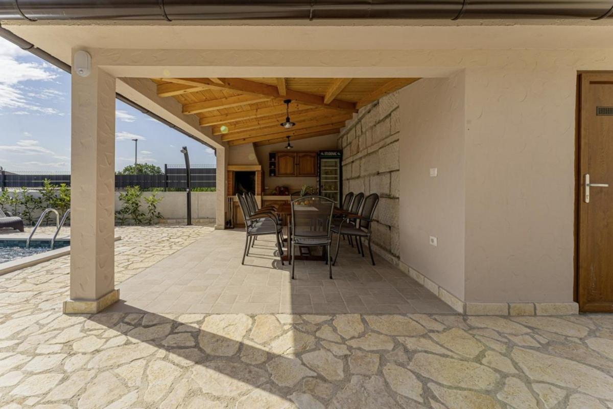 Villa Olea In Barat - Haus Fuer 6-8 Personen Kanfanar Bagian luar foto